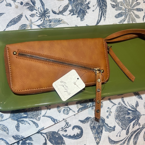 Free People Wallet Wristlet New - Picture 7 of 8